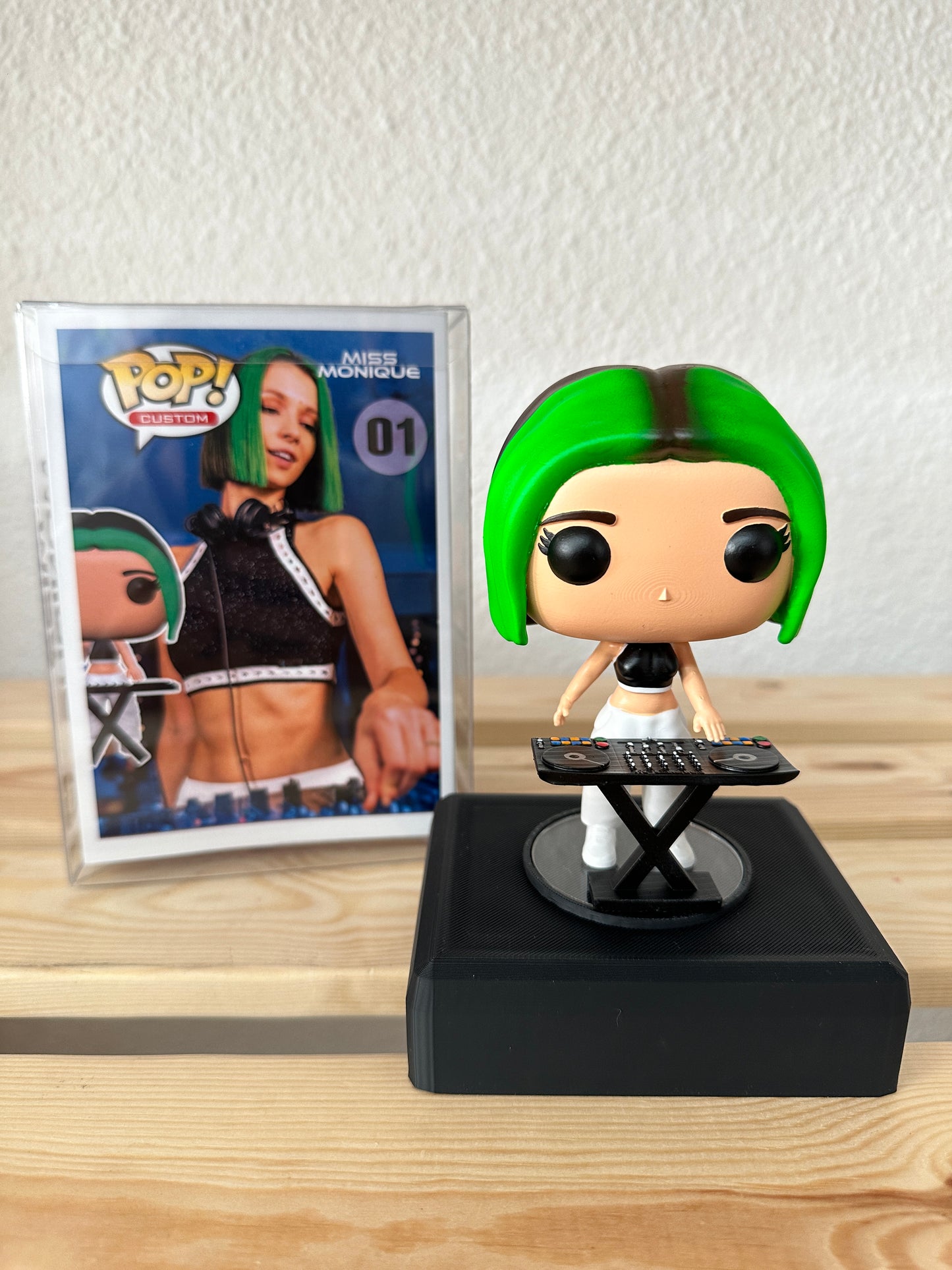 Miss monique pop