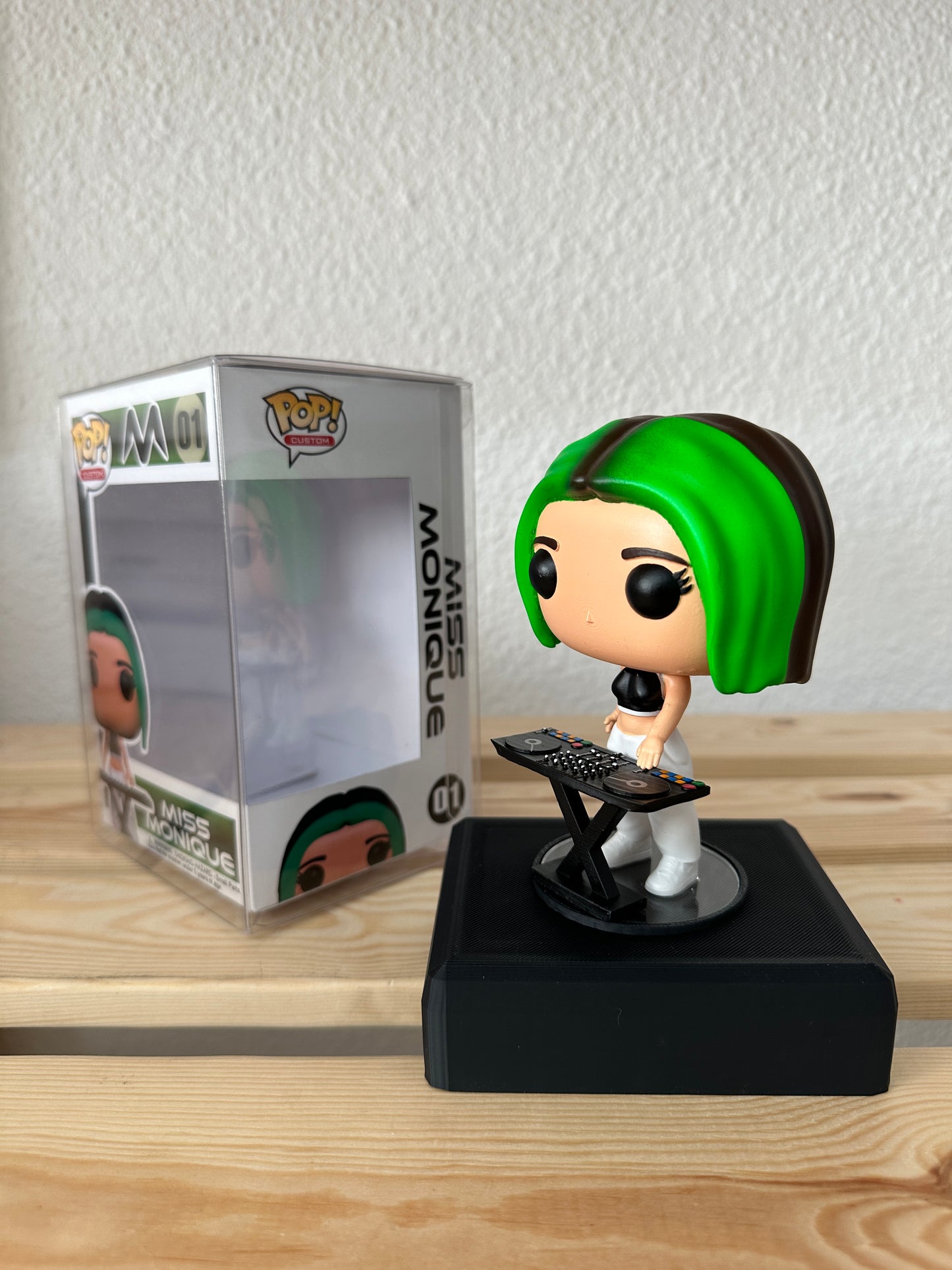Miss monique pop