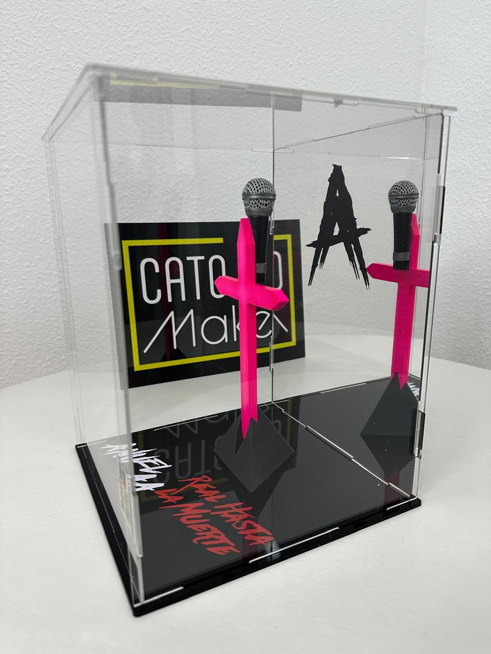 Micrófono Anuel Cruz con Vitrina