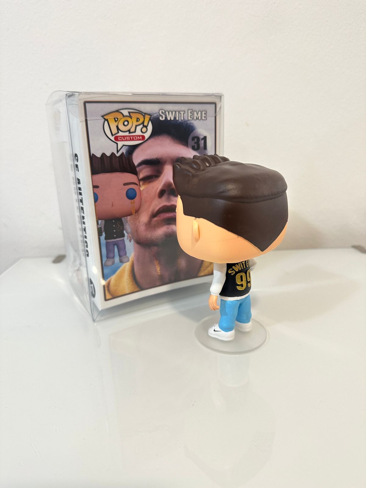 Swit Eme Monster Pop