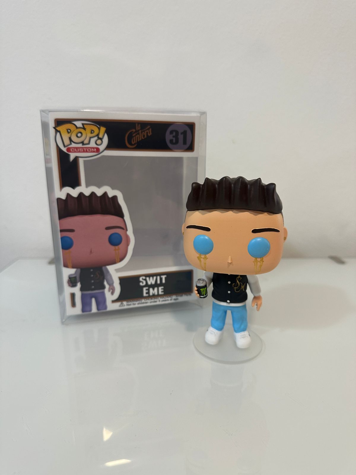 Swit Eme Monster Pop